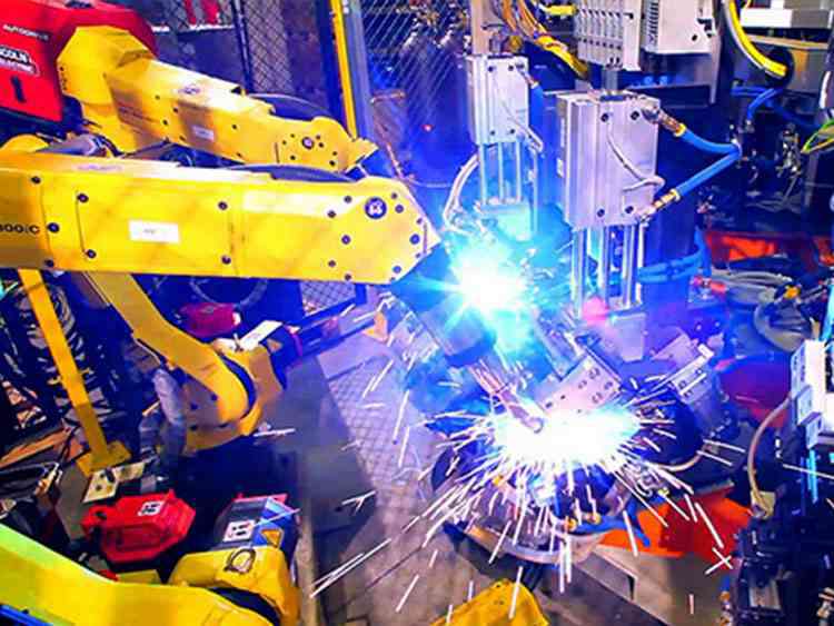 中小型钣金加工厂中引进焊接机器人的注意点-中山亚搏娱乐官方【中国】有限公司